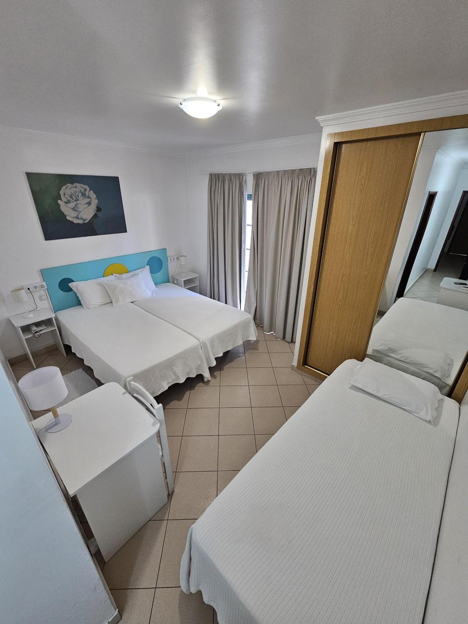 Hotel Adelaide Faro Bagian luar foto